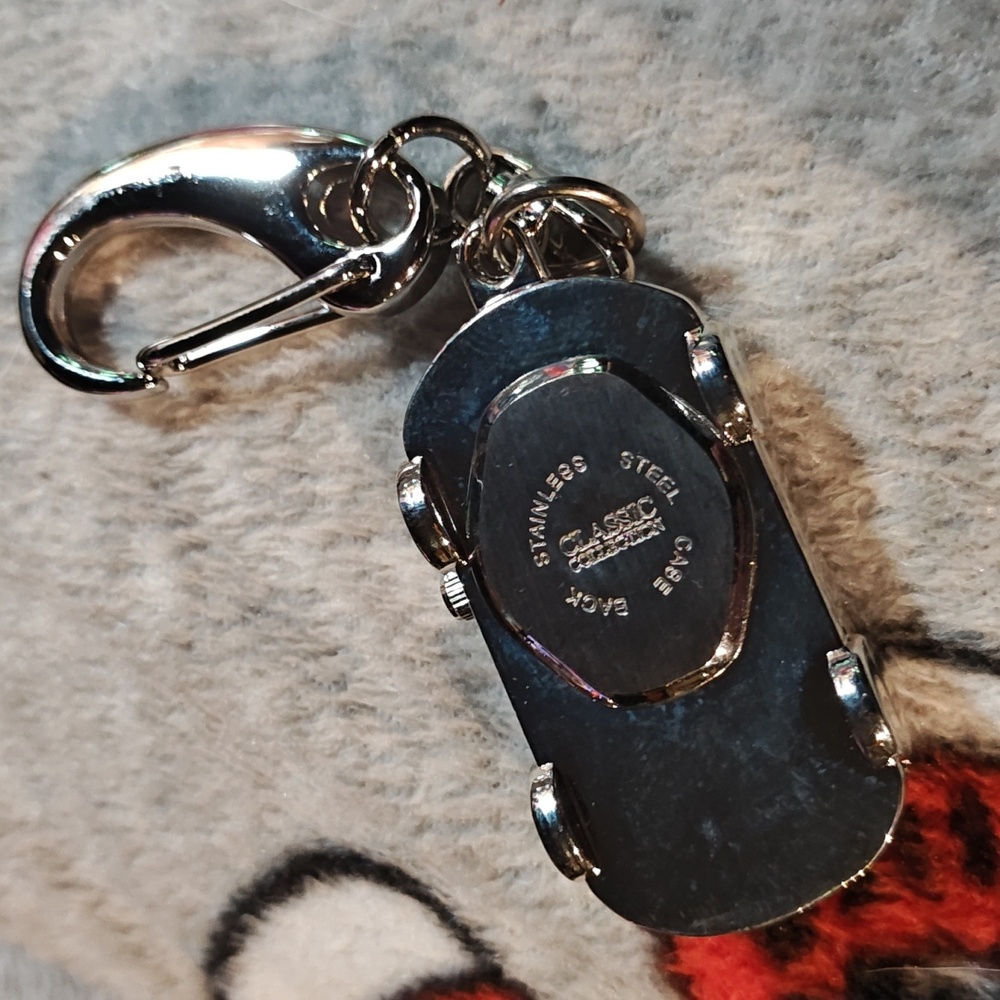 Classic Collections Car Keychain Watch - Picture 3 of 4
